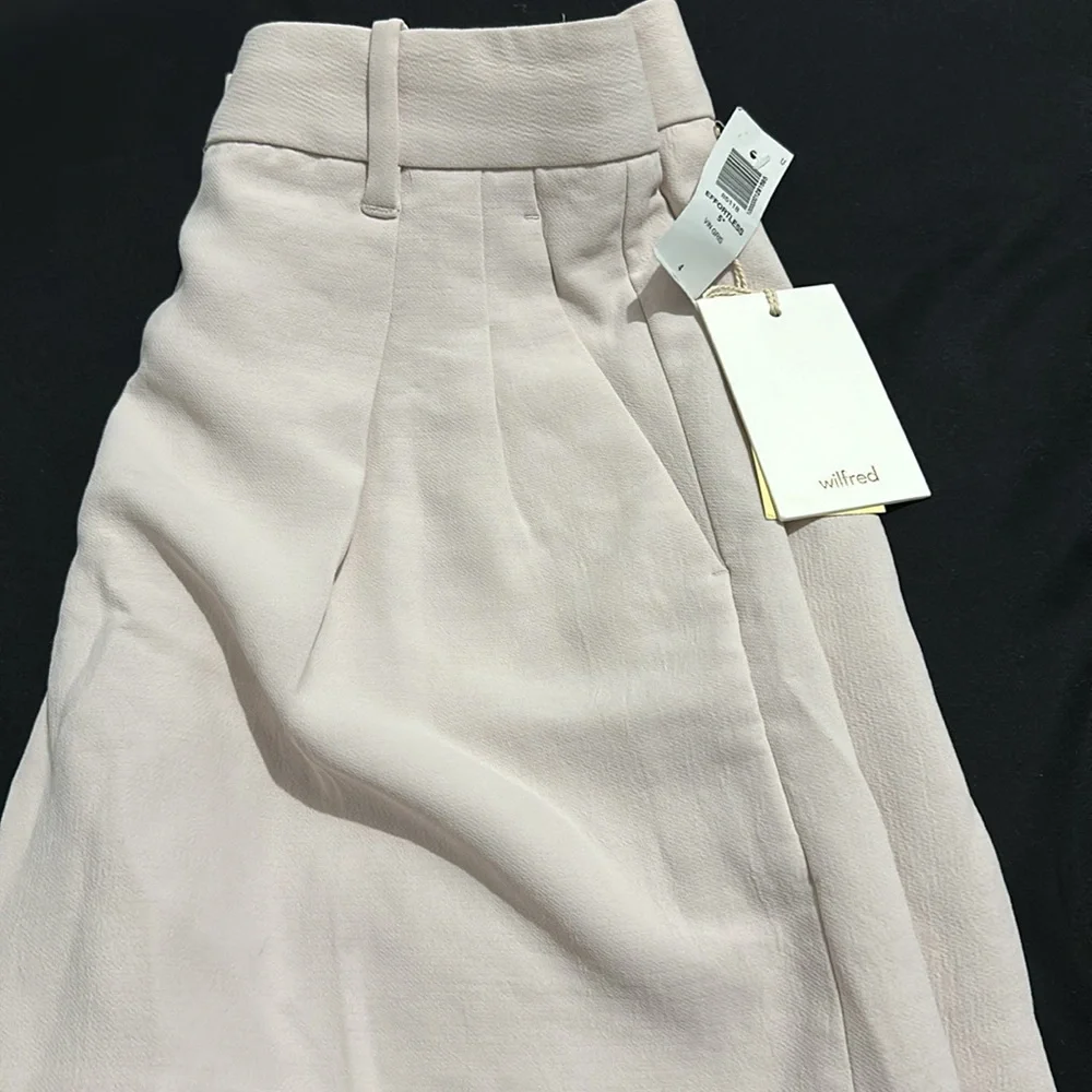 Aritzia mid thigh 5” short - Picture 9 of 9
